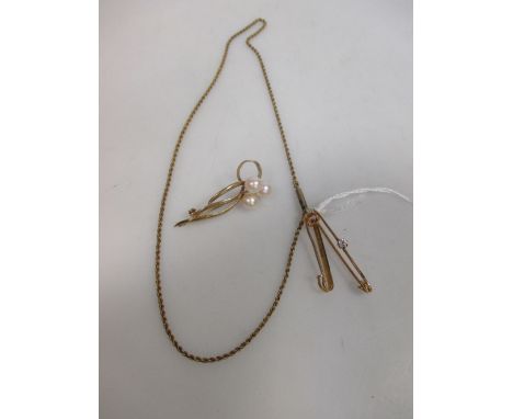 A 15ct rope chain and a 15ct tie pin (7.3g), a 9ct pearl brooch (3.9g) and an unmarked metal pin set with a small diamond (1.