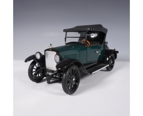 A finely crafted 1:18 scale diecast model of the 1920 Chevrolet Roadster by Signature Models. This highly detailed replica fe