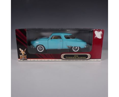 This 1:18 scale diecast model of the 1950 Studebaker Champion is part of Yat Ming’s Deluxe Edition Collection, featuring a hi