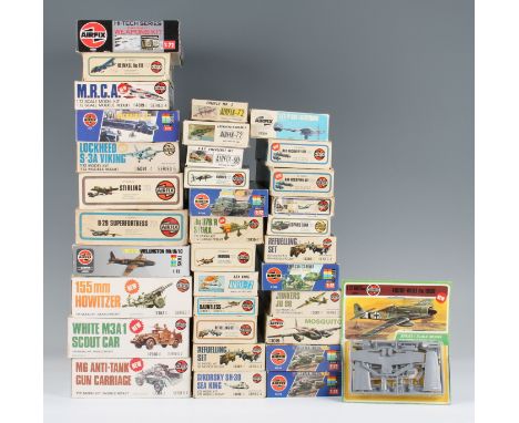 A group of 35 Airfix military related kits to include; M6 anti-tank gun carriage, White M3A1 scout car, 155mm Howitzer, Vicke