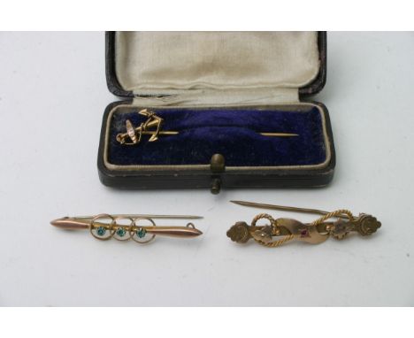 Three gold stick brooches, approx 4.6g.