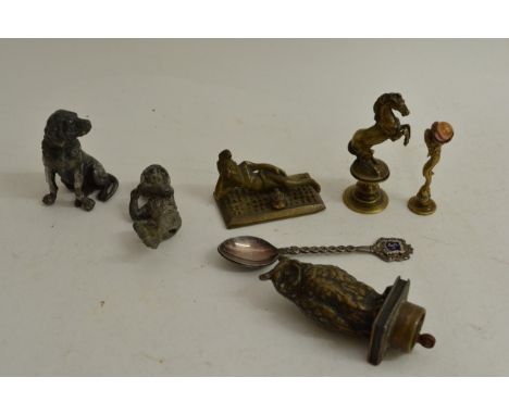 Various small metal items including two brass pipe tamps, owl part lighter, small brass fakir figure, etc. (7)