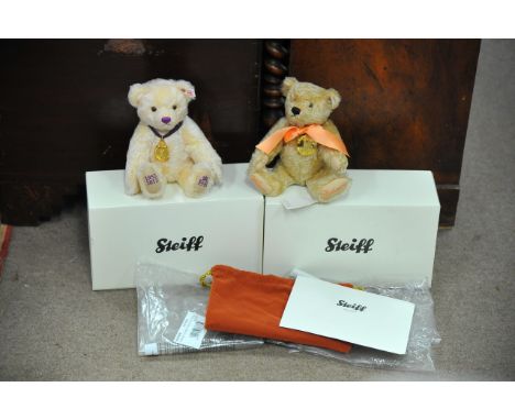 Two boxed Steiff bears 'William and Catherine wedding' and 'Diamond Jubilee', complete with certificates.