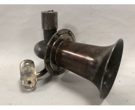 A Cowey vintage hand-operated car horn.