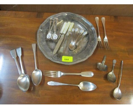 A selection of Georgian, Victorian and later silver flatware, to include a Russian spoon, Georgian tea caddy spoon, an Irish 