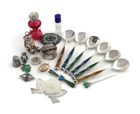 Please note: the set of spoons are electroplated, not silver as previously catalogued.A mixed lot of silver and electroplated