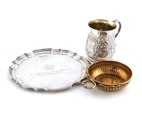 A mixed lot of silver items,comprising: a waiter by John Turnton &amp; Co, Sheffield 1971, shaped circular form, with moulded