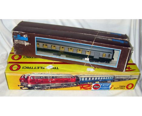 LIMA /RIVAROSSI 0 Gauge 5 x European Passenger Coaches - Lima 2 x SNCF Coaches (Excellent in Fair Boxes and 2 x Rivarossi 778