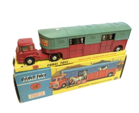 Corgi Major Toys 1130 Chipperfields Circus Horse Transporter with Horses. VG although blue plastic discoloured, with six hors