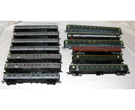 13 x 2R Continental Coaches by FLEISCHMANN, LIMA and ROCO. Mostly Good Plus.