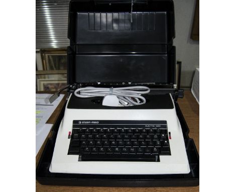 Silver Reed Electronic Typewriter with Case. As New Condition. 