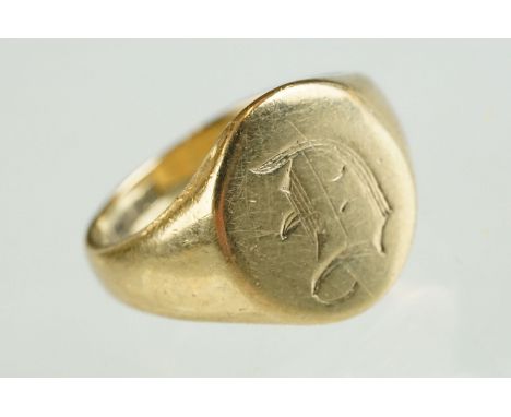9ct yellow gold signet ring, monogrammed oval head, tapered shoulders, ring size K 