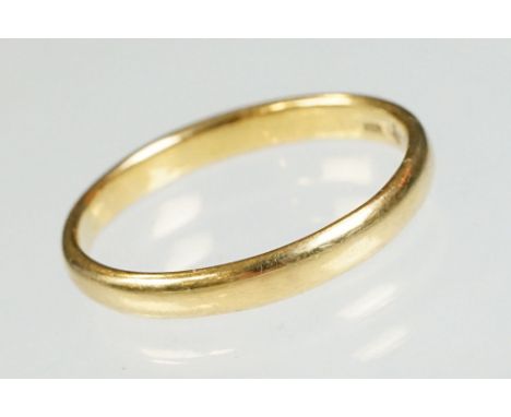 18ct yellow gold wedding band, plain polished, width approx 3mm, ring size T½ 