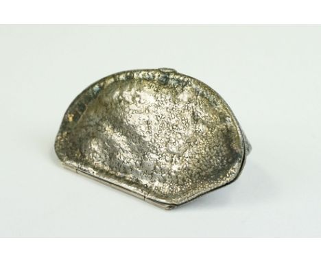 Late Victorian novelty silver brazil nut snuff box, with hinged lid and gilt interior, London 1896, makers Spink &amp; Son, m