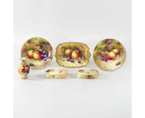 A Royal Worcester cabinet plate, finely painted with fruit, by William Bagnall, puce marks to base, within a gilt border, 18c