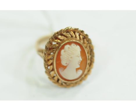 9 ct gold cameo ring weight +/- 5.7 grams