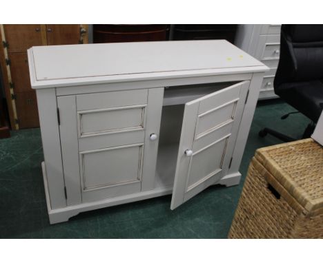White sideboard with ceramic handles (Match 688)