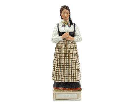 ROYAL COPENHAGEN Figur 'Island', 20. Jh. Weißporzellan farbig gefasst, stehende Frauenfigur in isländischer Tracht aus der Fi