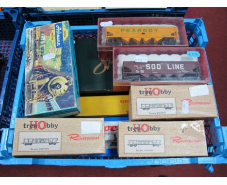 A Quantity of "HO" Gauge Rolling Stock, carriages, predominantly boxed by Athearn, Roco, Liliput, Rivarossi, including boxed 