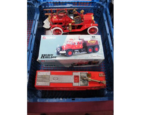 A Unboxed Franklin Mint 1:16 Scale Diecast 1916 Ford Model T Fire Engine, With wooden display plinth, Unboxed Corgi Major Die