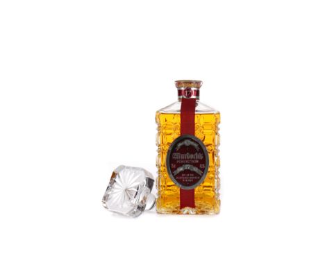 MURDOCH'S PERFECTION 17 YEARS OLD Blended Scotch Whisky 75cl, 43% volume, decanter with spare stopper.