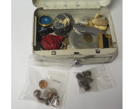 A Selection of Oddments including Chinese snuff flask, amber earrings etc. 