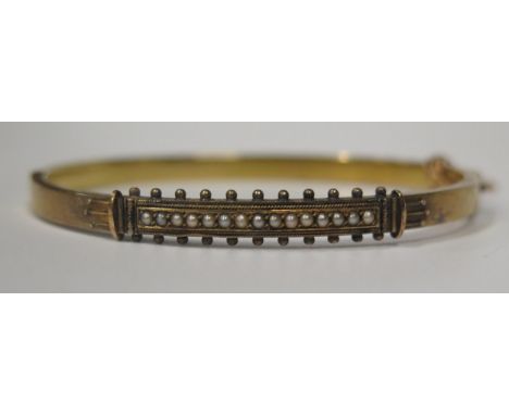 A 15ct Gold and Seed pearl Set Hinged Bangle, 7.1g 