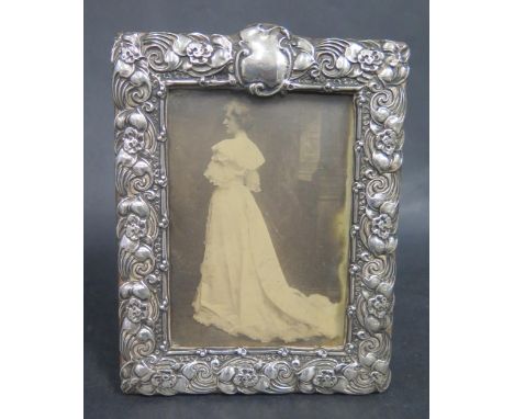 An Edward VII Decorative Silver Easel Back Photograph Frame, 5.5x4" aperture, Birmingham 1902, probably D&amp;F 