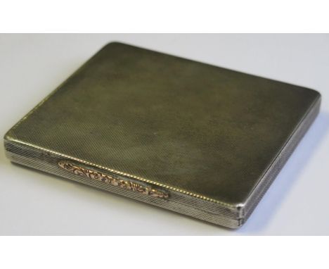 An Elizabeth II Silver Cigarette Case with engine turned decoration and rose gold thumb piece, 95x80mm, Birmingham 1961, GHR,