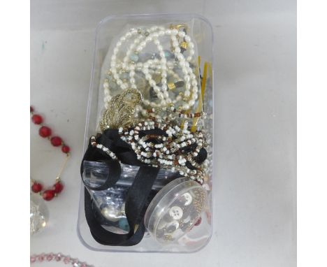 Five vintage necklaces, a wrought iron pendant and box of beads, etc. 