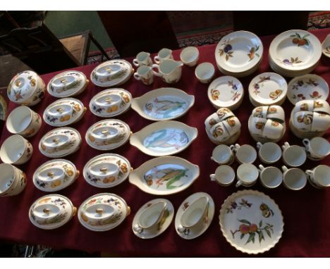 Extensive Royal Worcester 'Evesham' dinner &amp; tea service 