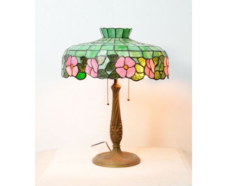 Fully working Tiffany style glass and metal desk lamp. Fits 2 E27 bulbs and has a separate on/off switch for each. American p