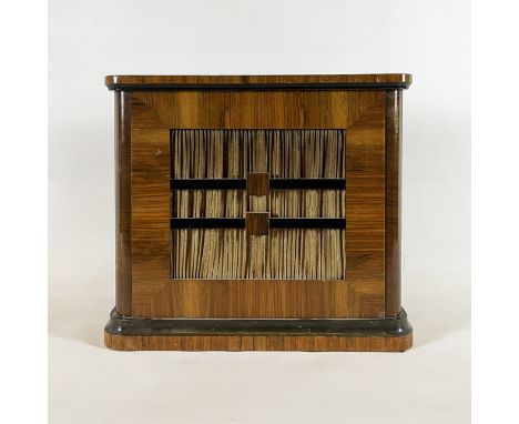 Beteco 48 Speaker, 1931, Germany. In a working condition. Height: 39 cm. Width: 44 cm. Depth: 17 cm. Condition: Good. Locatio