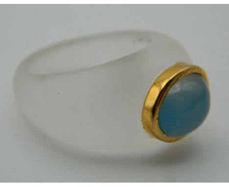 A crystal gold and blue cabochon ring. Ring Size M/N.