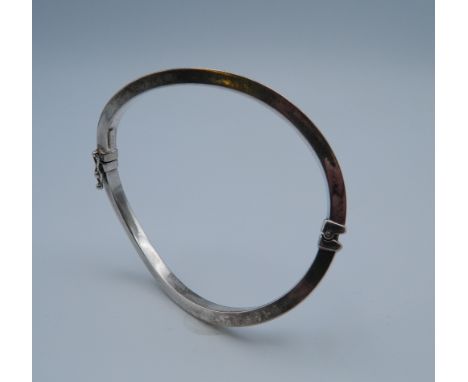 A Contemporary silver bangle. 10.5 grammes.