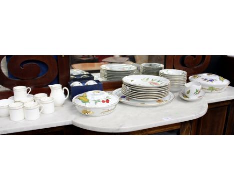 A SELECTION OF ROYAL WORCESTER DINNER SETS to include Evesham, dinner plates, serving plates, sauce boats etc., and one other