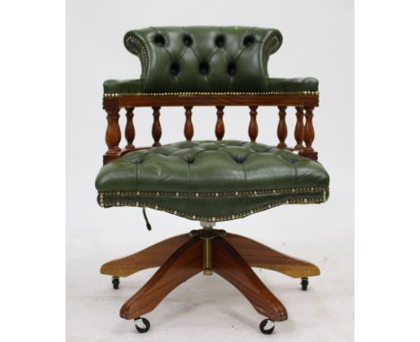 A LATE 20TH CENTURY GREEN LEATHER BUTTON UPHOLSTERED ROTATING DESK CHAIR 63cm wide 