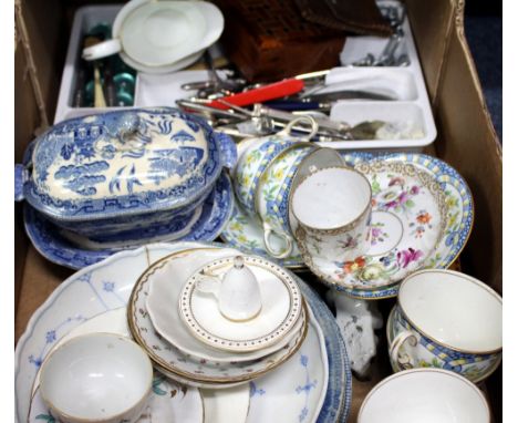 A SELECTION OF CHINA AND PORCELAIN to include a Dresden tea cup and saucer, a selection of Aynsley tea cups and saucers, Mint