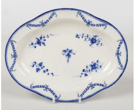 A Caughley quatrefoil stand. Painted in underglaze blue with French sprigs with festoons and a double line border. Impressed 
