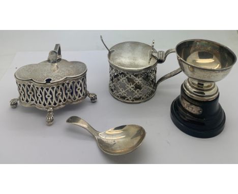 Silver to include two mustard pots, Chester 1901 and 1909, cup and caddy spoon. Sheffield 1917.Condition ReportOne mustard po