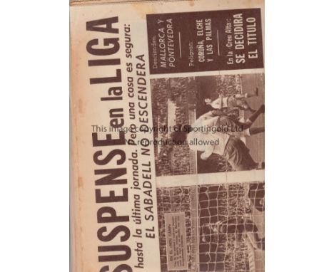 LEEDS UNITED      Three Spanish magazines including photos and articles relating to Leeds United. 2 Dicen 11 & 13/4/1970 cove