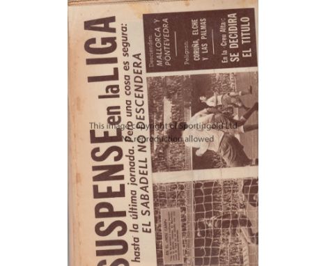 LEEDS UNITED      Three Spanish magazines including photos and articles relating to Leeds United. 2 Dicen 11 & 13/4/1970 cove