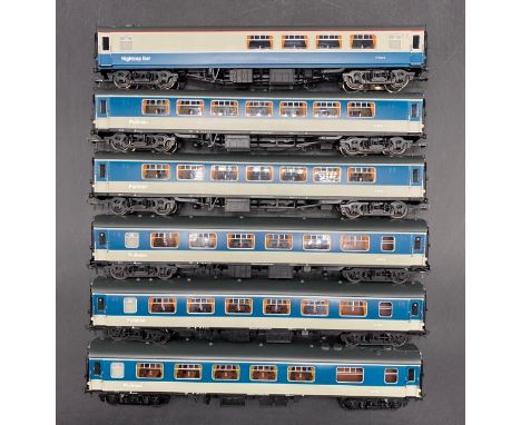 6 OO gauge Bachmann Blue/Grey Pullman coaches(700g)Bachmann Branchline 39-281 BR Mk1 FK Pullman Kitchen 1st coach in BR blue 