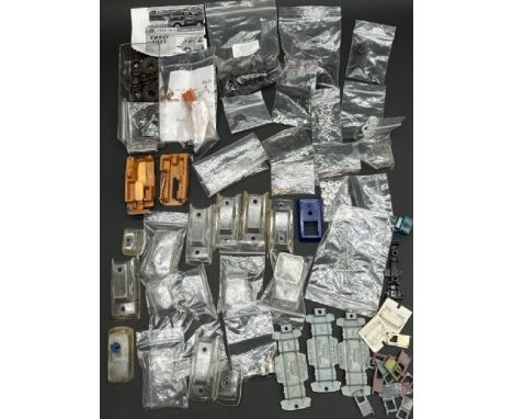 Die-cast spare parts mainly for Corgi may be some for Dinky as shown(500g). Condition Report: - Good