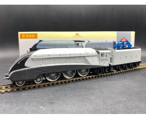 Hornby R2965 Class A4 4-6-2 2509 'Silver Link' in LNER Silver Jubilee livery. Ltd Edition of 1000 pieces -  Tested Runner(700