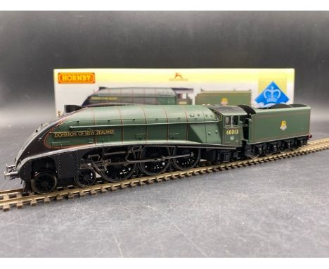 Hornby R2826 Class A4 4-6-2 60013 "Dominion of New Zealand" in BR lined Green with early crest - Commonwealth Collection -  T