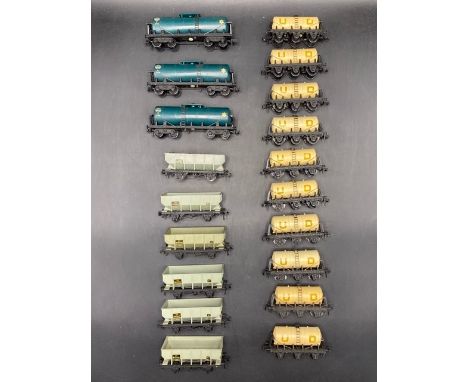 19 Hornby Dublo Rolling stock(1600g)Hornby Dublo United Dairies (10) Hornby Dublo 4644 21T Hopper Wagon in BR Grey - B414029 