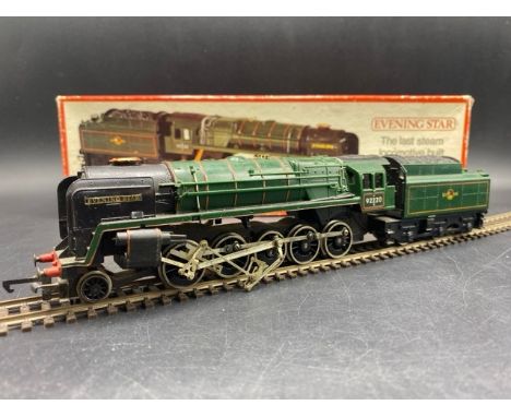 Hornby R861A Class 9F 2-10-0 92220 'Evening Star' in BR green with late crest - Non Runner(800g). Condition Report: - Locomot