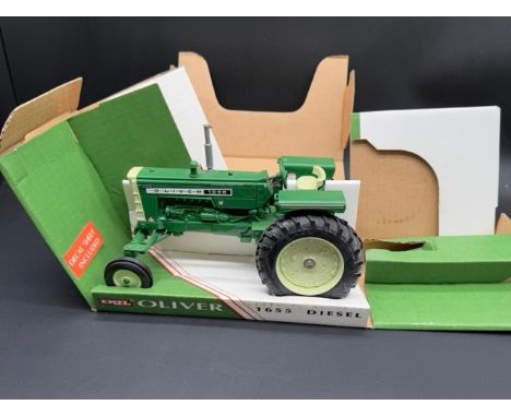 ERTL Oliver 1655 Diesel Tractor (4472DO) Die Cast Metal 1/16 Scale Green 1993. Some Dust and a little mold to wheels.(1150g).