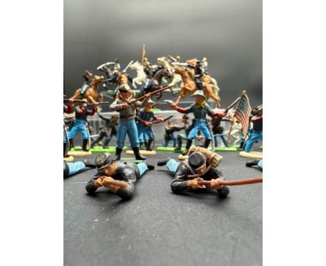 43 Britains Deetail American Civil War Plastic Figures. (with Metal and Plastic bases). (800g).(43).. Condition Report: - Poo